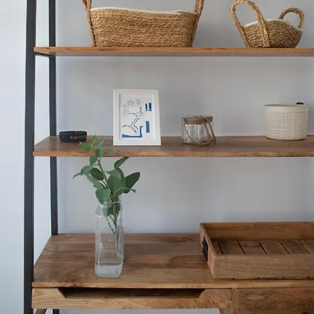 Cozy 1 Bedroom With Sea View شقة *