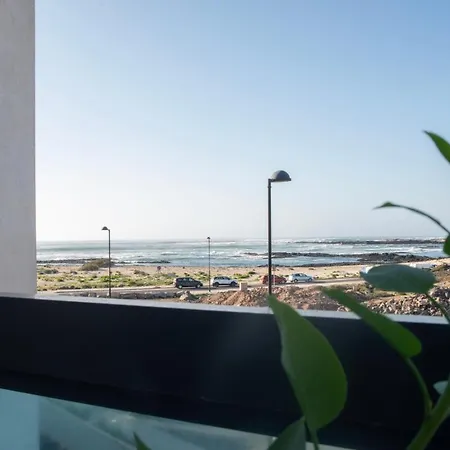 Cozy 1 Bedroom With Sea View شقة