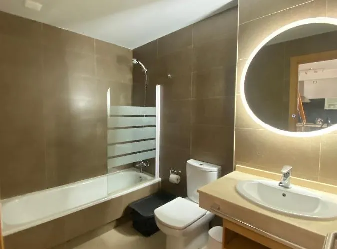 Cozy 1 Bedroom With Sea View شقة